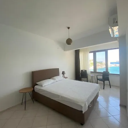 Yat Limanı Denize Sıfır Geniş Daire Apartamento